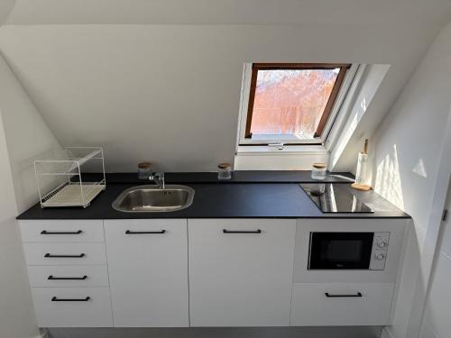 a small kitchen with a sink and a window at A Casita do Muelle in Cambados
