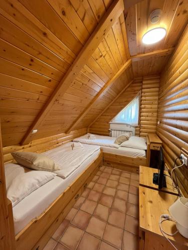 Postel nebo postele na pokoji v ubytování Hotel Tisa Pohorje