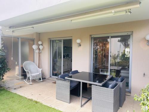 Light modern Studio with Garden terrace shared pool - 2294