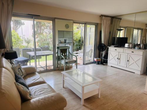 Light modern Studio with Garden terrace shared pool - 2294