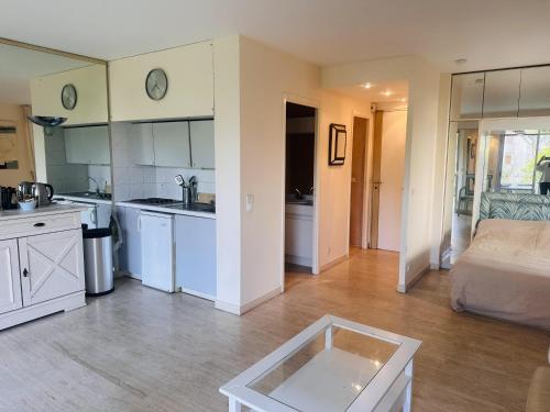 Light modern Studio with Garden terrace shared pool - 2294