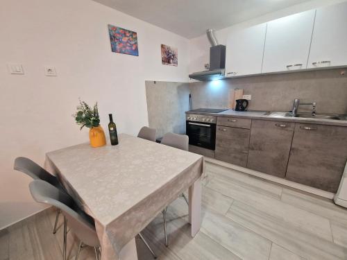 Apartment SIROVICA