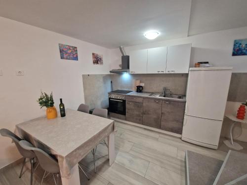 Apartment SIROVICA