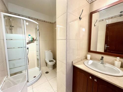 Foto Pambnb - Chic Seaview Apartment with Gym & Kids Park 3