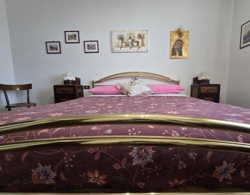 a bedroom with a bed with a purple bedspread at Manciano Holiday Apartments in Manciano