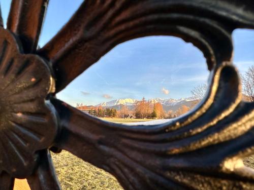 a view of the mountains through a wooden frame at Sagankowy Zakątek in Zakopane