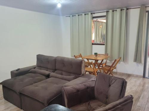 Ruang duduk di Casa Shalon lumiar