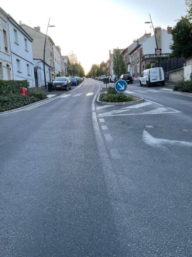 an empty street with a blue sign in the middle at Gîte de la Cascade in Épernay