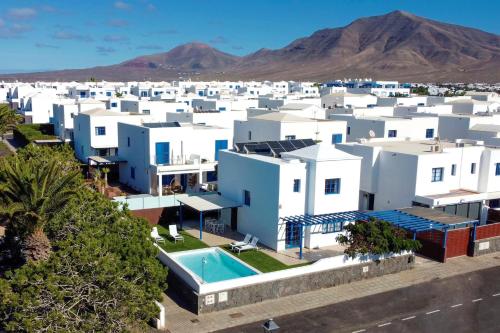 Beautiful Detached Lanzarote Villa 3 Bedrooms Villa Stacruz Bay Stunning Views & Close To Amenities Playa Blanca