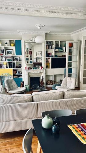 Stylish Parisian Montmartre 2br Apartment