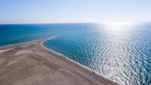 an aerial view of a beach and the ocean at Nærvær i Skagen in Skagen