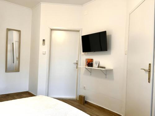 City Center Suites - Studio with Private Terrace 2