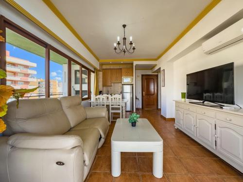 Mediterraneo 801. Super One-Bedroom Apartment with Great Sea Views.