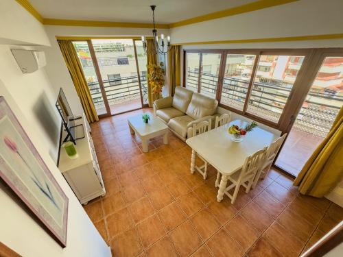 Mediterraneo 801. Super One-Bedroom Apartment with Great Sea Views.