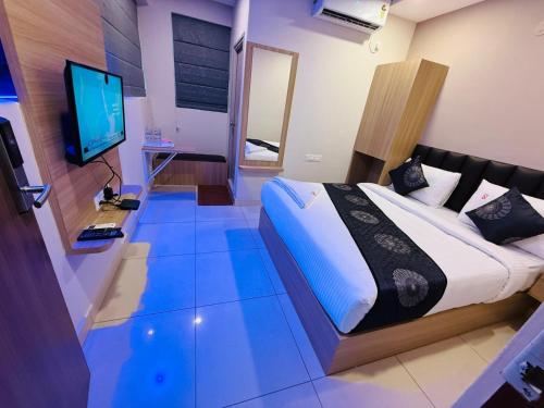 TV a/nebo společenská místnost v ubytování Hotel Sahara Express