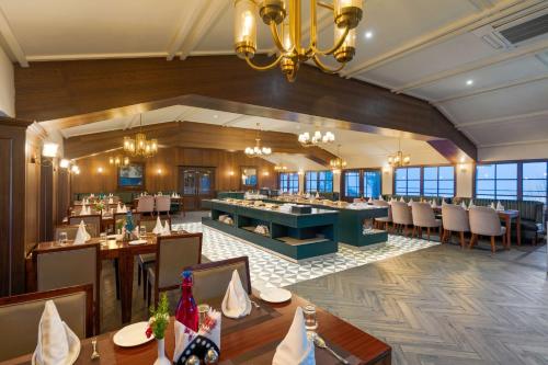 Nhà hàng/khu ăn uống khác tại Koti Resort Shimla, a member of Radisson Individuals Retreats