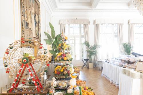a room with a christmas tree and a ferris wheel at Grand Hotel Principe Di Piemonte in Viareggio