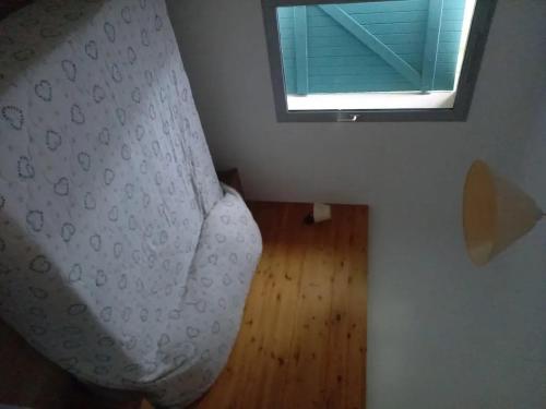 Coin salon dans l'établissement Bel appartement au bord du lac à Arreau, 40 m² avec piscine