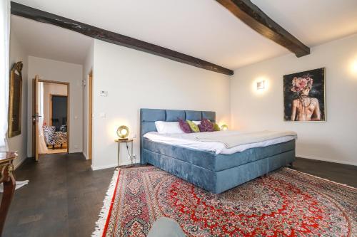 Ένα ή περισσότερα κρεβάτια σε δωμάτιο στο Villa Thun - Piscine - Maison de caractère au milieu des vignes