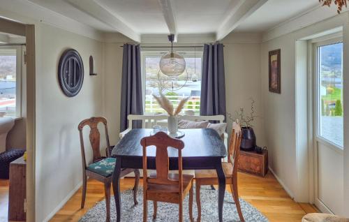 Postel nebo postele na pokoji v ubytování Pet Friendly Home In Nedre Vats