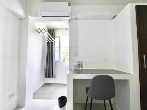 a kitchen with a desk and a chair in a room at RQ Suvarnabhumi Airport by Collection O in Bangkok