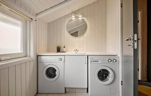 Galería fotográfica de Awesome Home In Blåvand With Sauna en Blåvand
