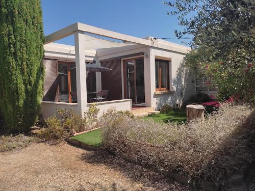 Pavillon 4 personnes entièrement rénové proche plage