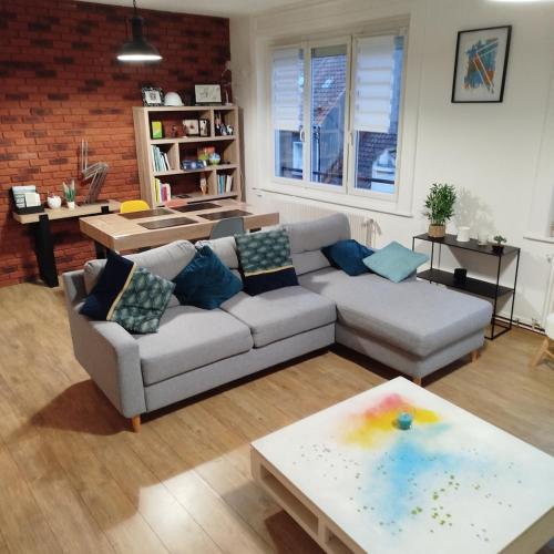 Photo de la galerie de l'établissement Cozy duplex Hypercentre 75 m2 Free parking 2 bedrooms, à Boulogne-sur-Mer