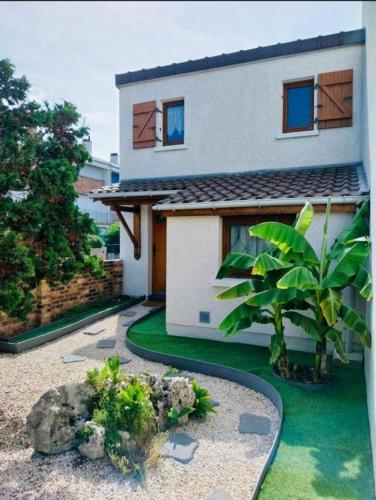 Havre de Paix avec Jardin privatif et Parking Gratuit à 15 min de Versailles