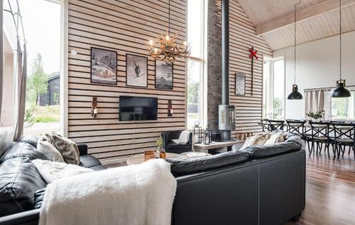 Coin salon dans l'établissement Gorgeous Home In Transtrand With Wifi