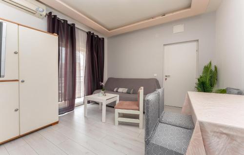 Lovely Apartment In Biograd Na Moru With Wifi