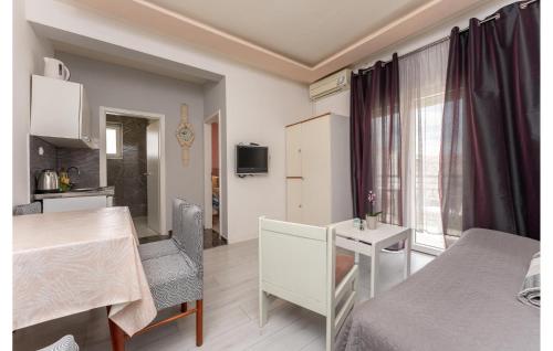 Lovely Apartment In Biograd Na Moru With Wifi