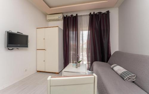 Lovely Apartment In Biograd Na Moru With Wifi