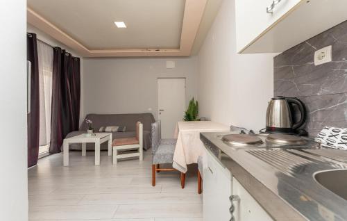 Lovely Apartment In Biograd Na Moru With Wifi