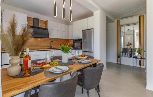 2 Bedroom Gorgeous Apartment In Pula