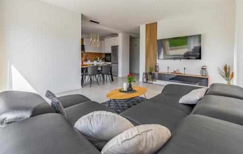 2 Bedroom Gorgeous Apartment In Pula