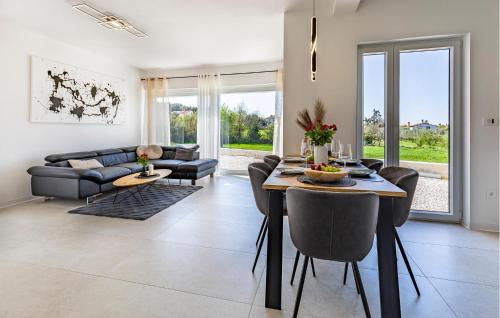2 Bedroom Gorgeous Apartment In Pula