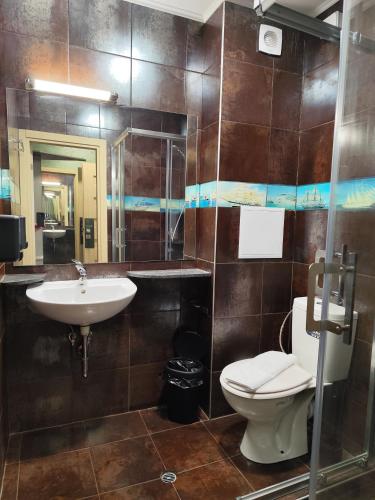 Un baño de RCR Einstein studios 3