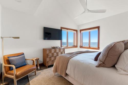 Postel nebo postele na pokoji v ubytování 4465 Windswept Villa by Akers Ellis Rentals