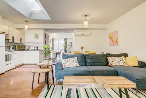 Kuchyň nebo kuchyňský kout v ubytování Spacious Group Haven Near Trendy St Laurent