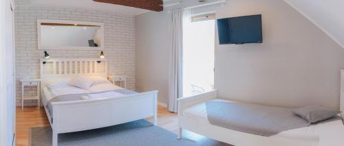 a small bedroom with a bed and a mirror at Willa Malinka Wisła in Wisła