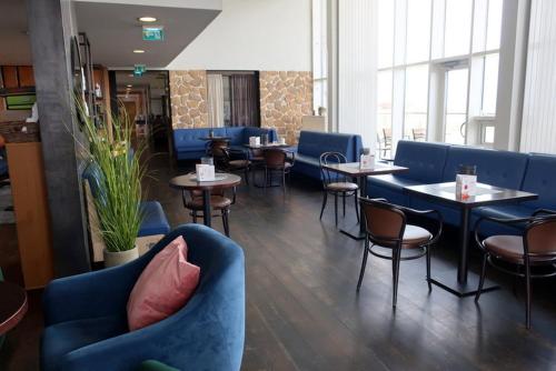 Coin salon dans l'établissement Hotel Laki