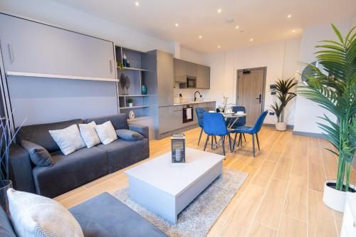 a living room with a couch and a table at Stylish 1 bedroom Flat in London in Finchley