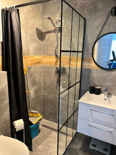 Ένα μπάνιο στο Blue apartment A, Dębina