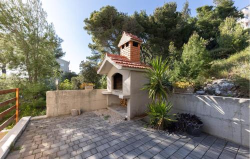 a small dog house on a brick patio at Stunning Apartment In Duce With Sea View in Duće
