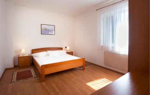 Gorgeous Apartment In Novi Vinodolski With Wifi