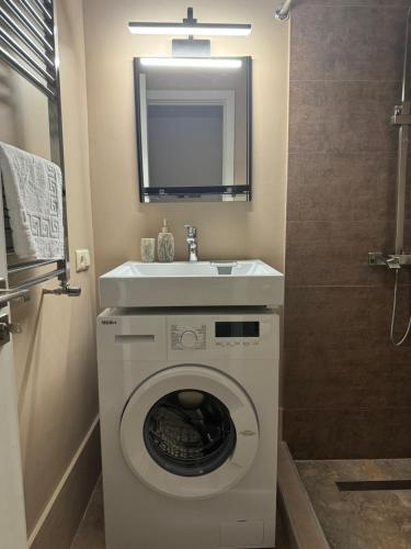Ένα μπάνιο στο BROTHERS APARTMENTS WITH TERRACe IN OLD TBILISI