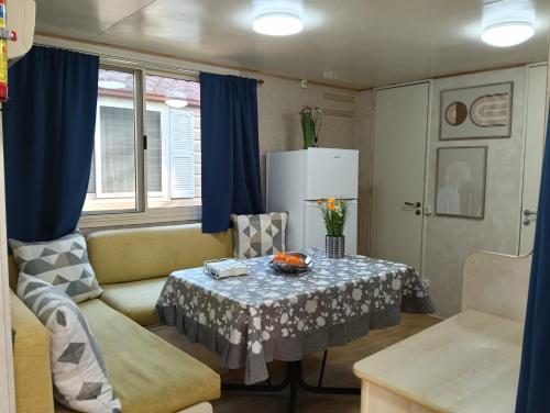 a living room with a table and a couch at Bungalow 477 Colibrì in Ameglia