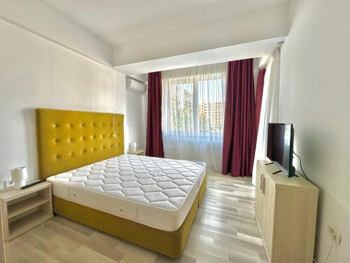 En eller flere senge i et værelse på Acqua Santa Summerland Apartments