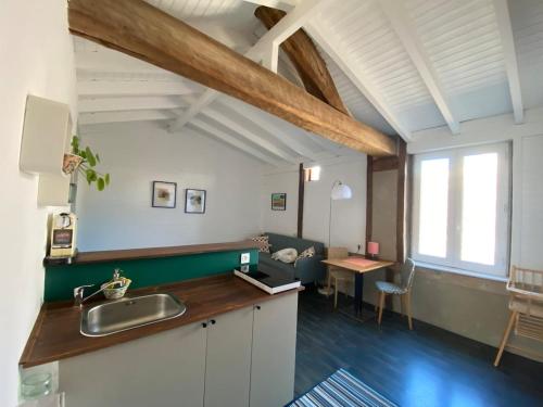 Kuchyň nebo kuchyňský kout v ubytování Appartement cosy à Eymet